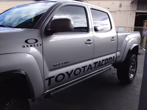 Custom Vinyl Body Lettering_0