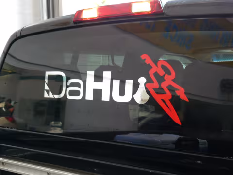 Da Hui Logo, Rear Truck Window_0