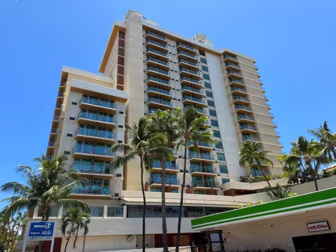 Outrigger Luana Hotel